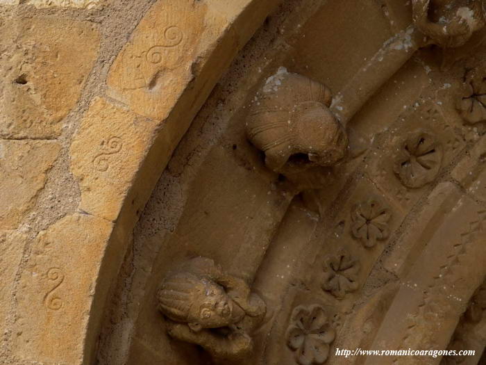 MARCAS DE CANTERÍA EN ARQUIVOLTAS